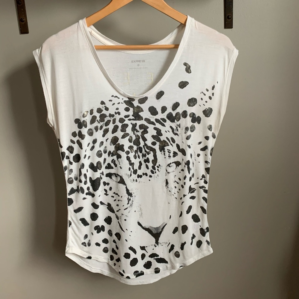 Express graphic tee